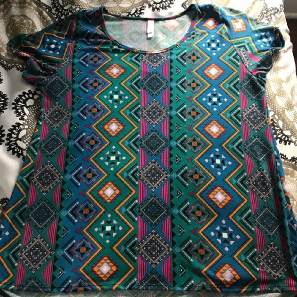 Lularoe Classic tee